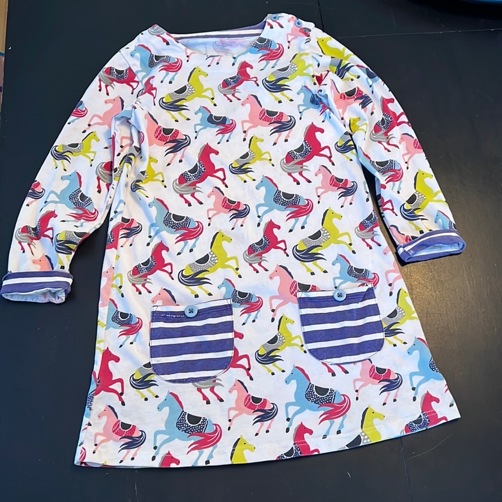 Beautiful girl’s long sleeve dress in approximate size 6.
